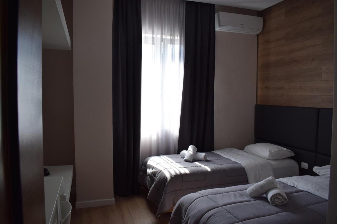 Bluepoint Hotel Tepelene Bagian luar foto