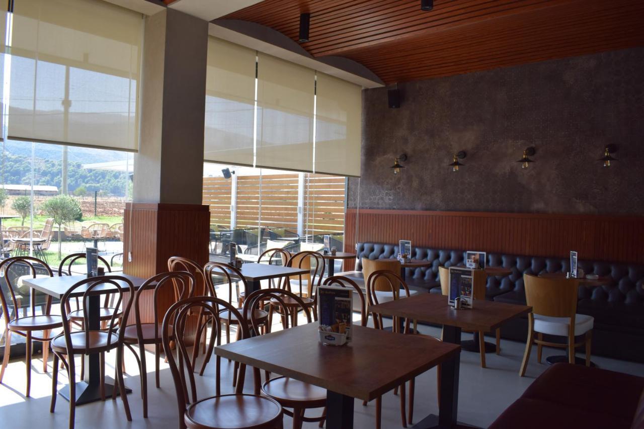 Bluepoint Hotel Tepelene Bagian luar foto