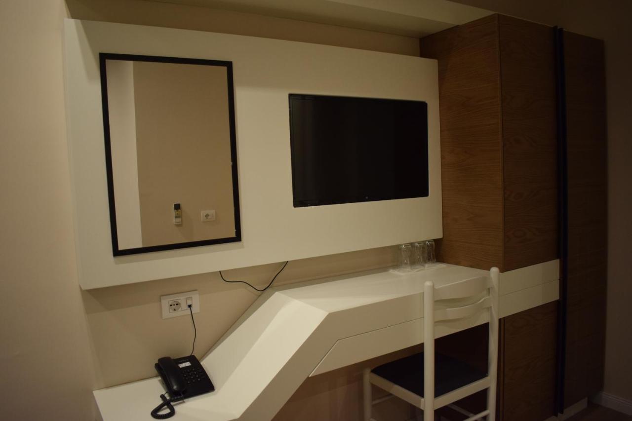Bluepoint Hotel Tepelene Bagian luar foto