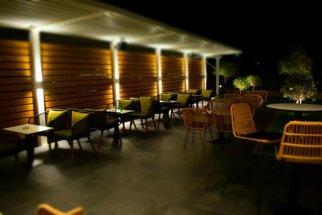 Bluepoint Hotel Tepelene Bagian luar foto