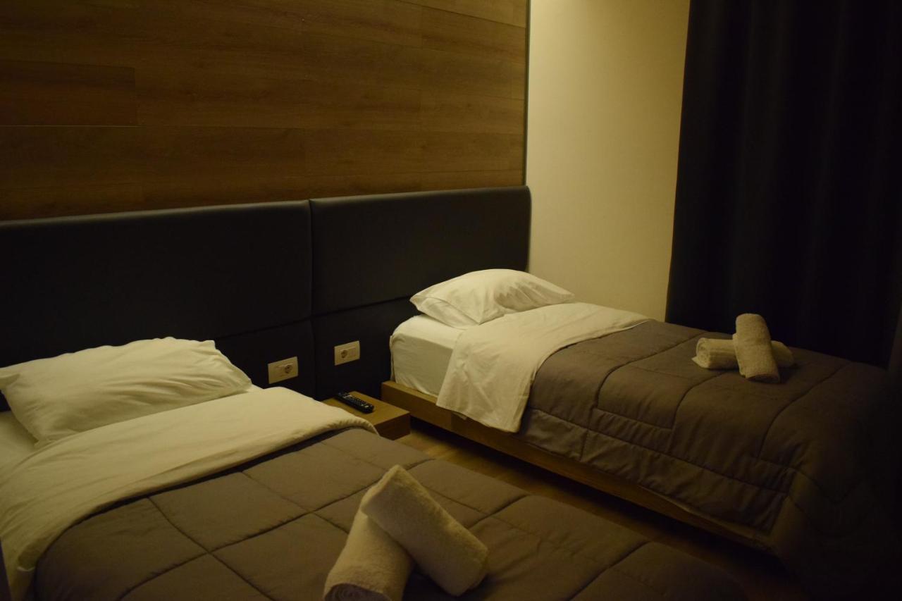 Bluepoint Hotel Tepelene Bagian luar foto