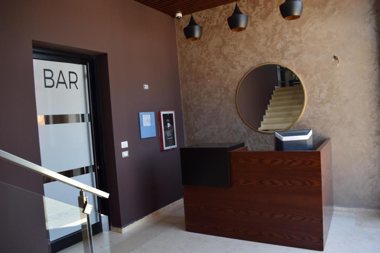 Bluepoint Hotel Tepelene Bagian luar foto