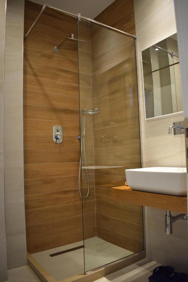 Bluepoint Hotel Tepelene Bagian luar foto