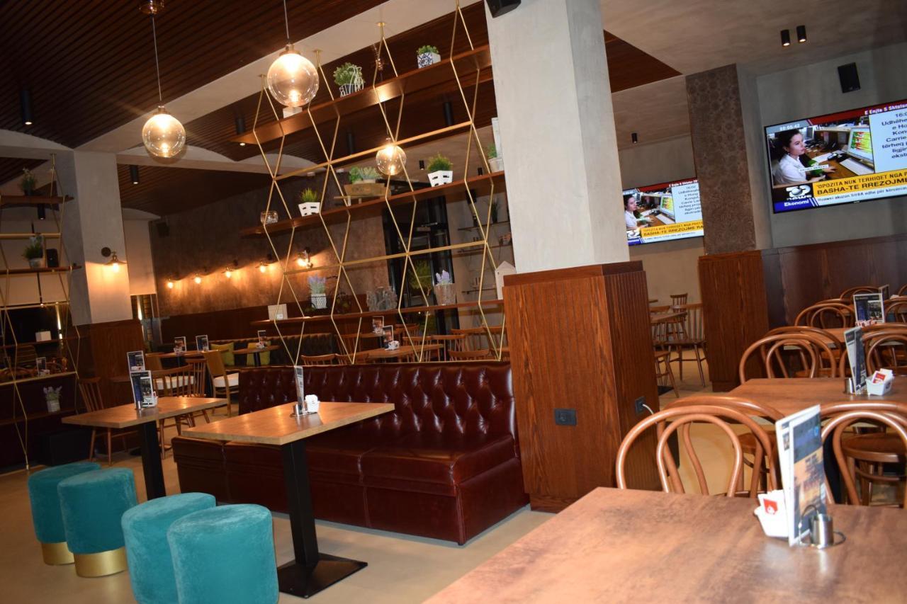 Bluepoint Hotel Tepelene Bagian luar foto