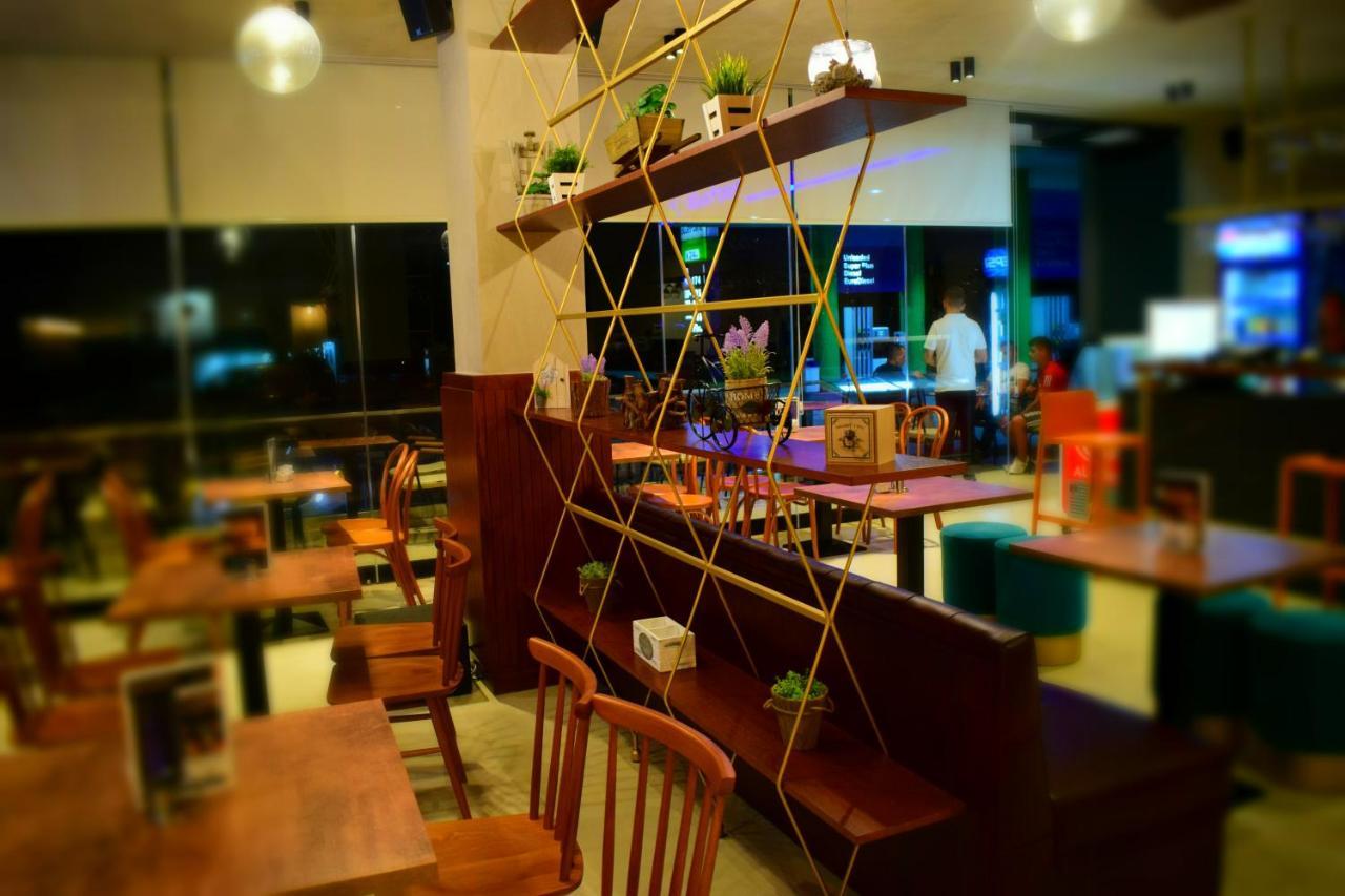 Bluepoint Hotel Tepelene Bagian luar foto