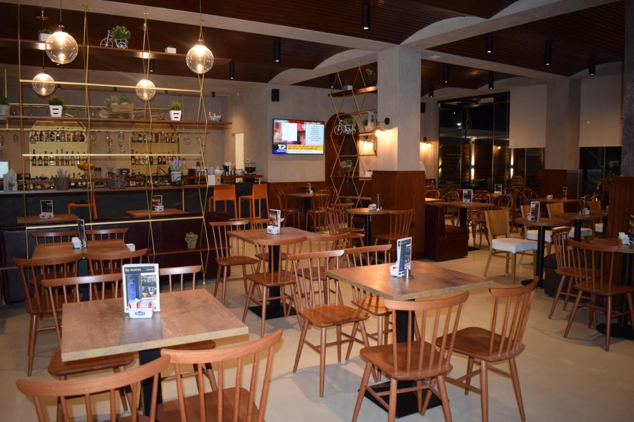 Bluepoint Hotel Tepelene Bagian luar foto